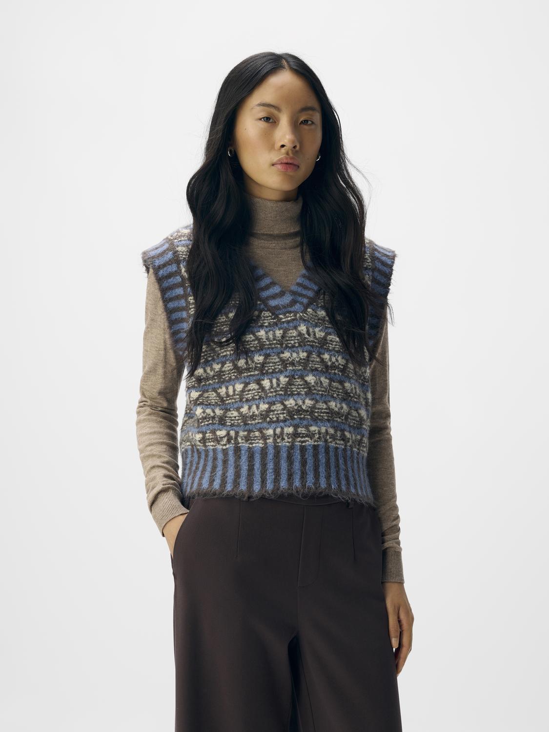 model_shot-front